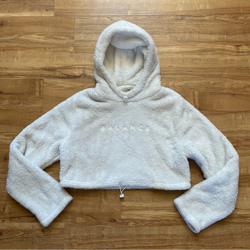 BALANCE ATHLETICA Vitality M The Sherpa Cloud White Fuzzy Cropped Hoodie Cozy